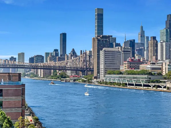 20 River Road image 3 of 20