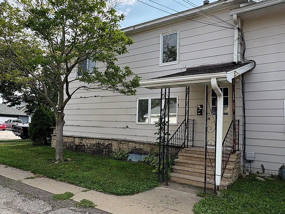 69 E King St #2