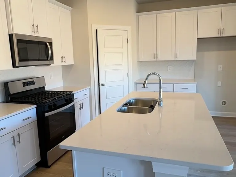 147 Lavinia Cir — Photo 3