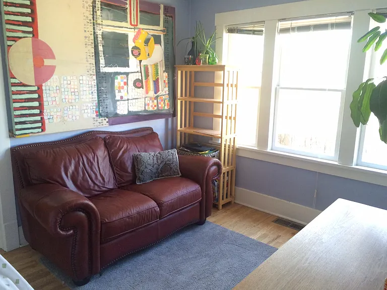 Sunny Office/ Bedroom/ Studio?