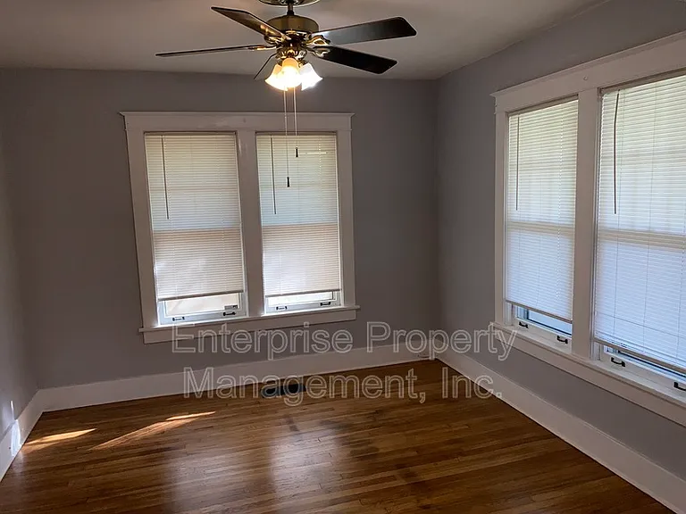 414 N Willett St — Photo 21