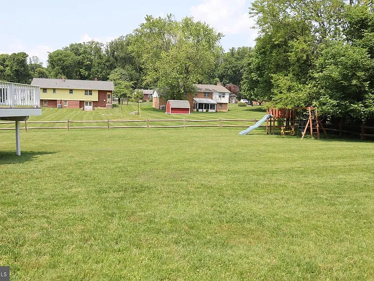 17105 Thatcher Ct — Photo 34