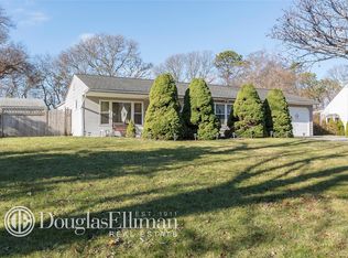 12 Central Woods Ln, Brookhaven, NY 11719