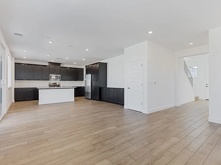 1072 Caraballo Dr — Photo 6