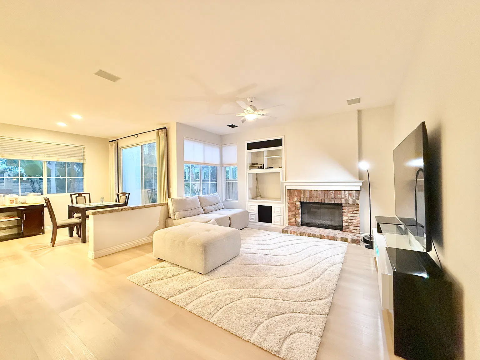 6 bed, 3.5 bath, 2935 sqft, $8,600 — Photo 4