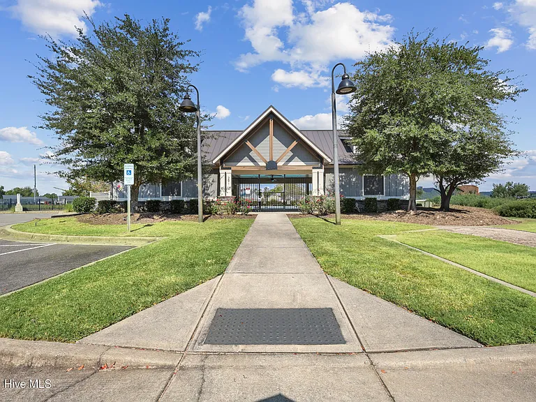 359 Hanover Lakes Dr — Photo 29
