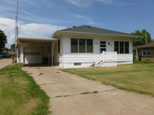 160 W 4th St, Hoisington, KS 67544