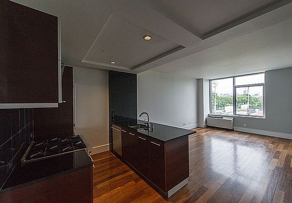 3rd image of 30 Bayard St APT 4B