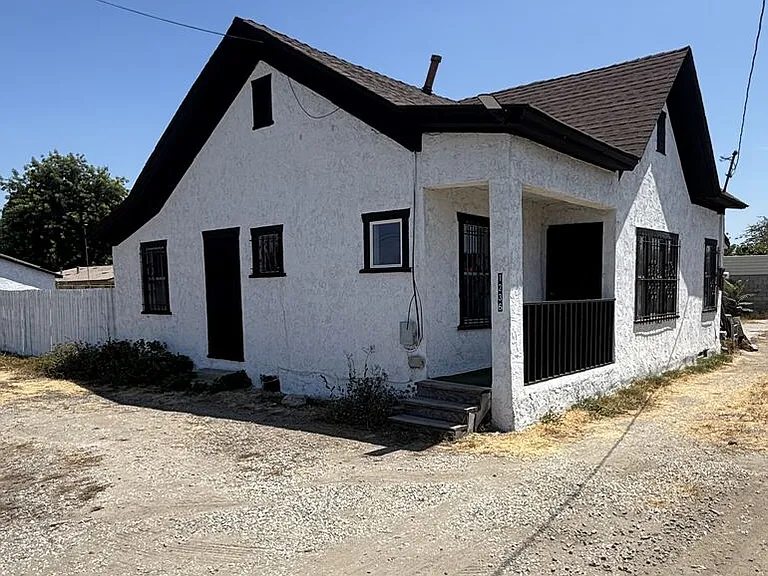 1236 S Wilmington Ave — Photo 2