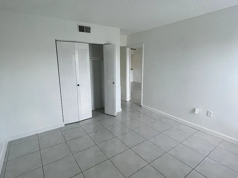 1011 Clearmont St NE #105 — Photo 18
