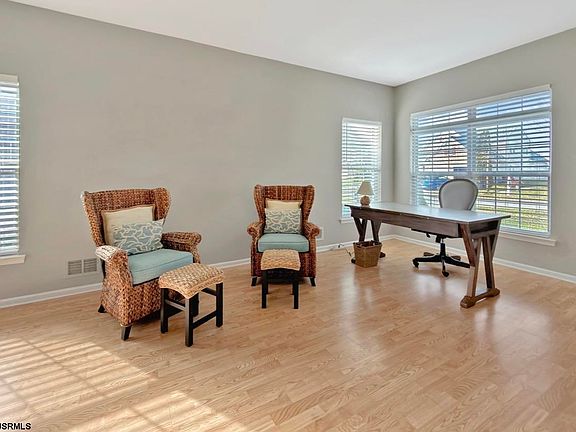 5th image of 324 Reynolds Rd