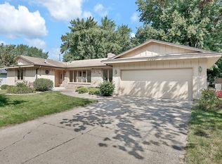 7080 Glenross Rd, Woodbury, MN 55125