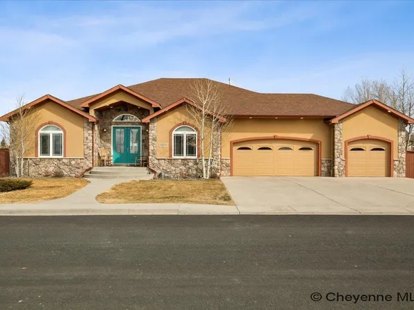 7601 Hawthorne Dr, Cheyenne, WY 82009