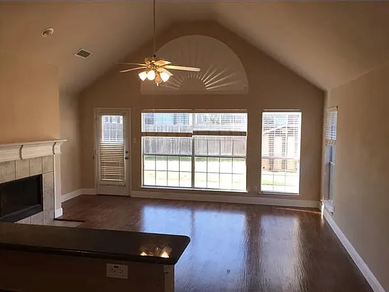2525 Persimmon Dr — Photo 8