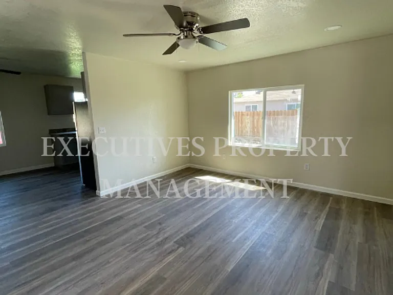 1690 E Stretch Rd — Photo 7