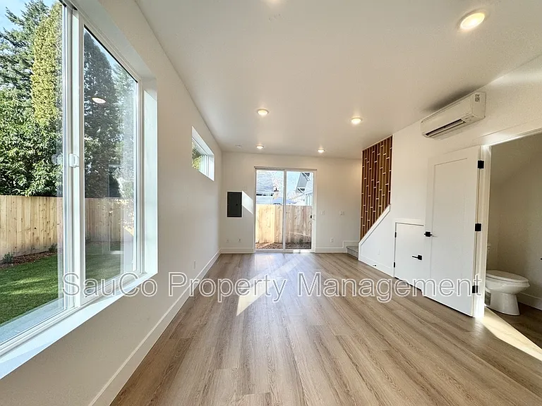 4381 SE Tolman St #1 — Photo 5