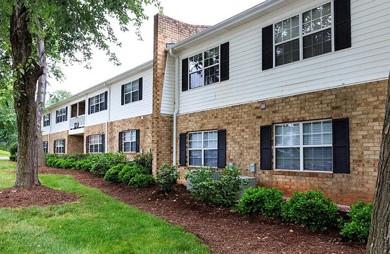Sumter Square Apartments — Photo 14