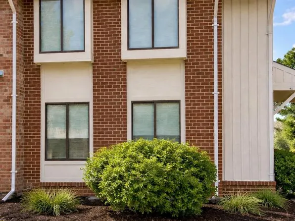 2112 Berger Pl, Herndon, VA 20170
