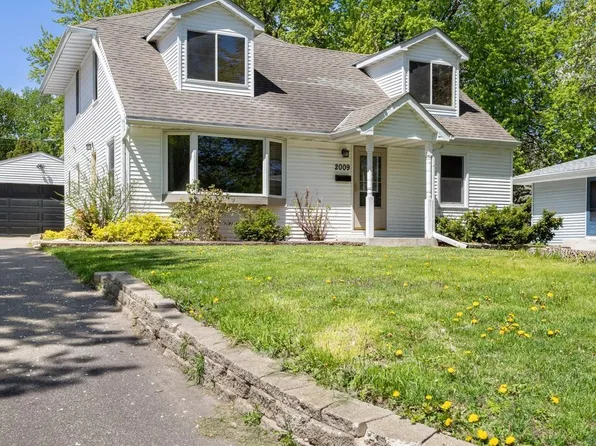 2009 Gettysburg Ave N, Golden Valley, MN 55427
