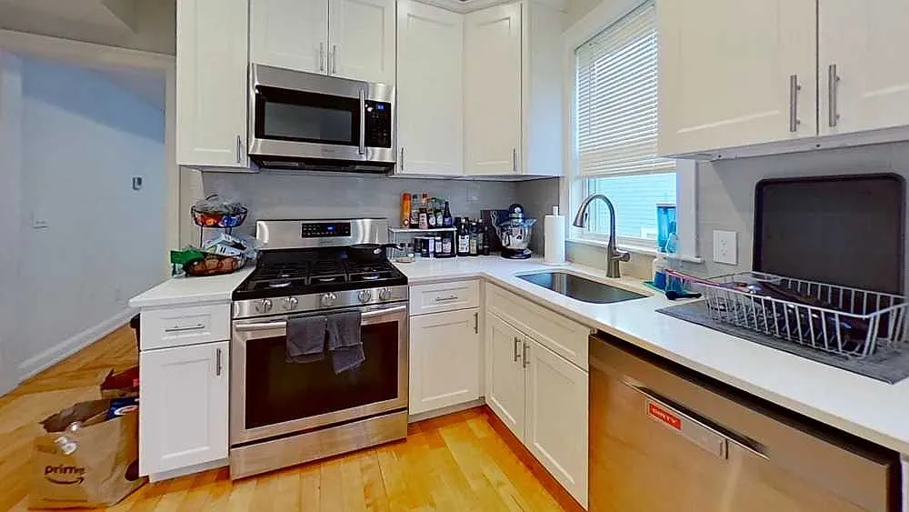 5 bed, $4,750 — Photo 1