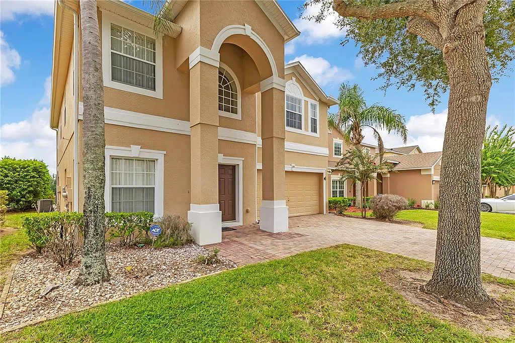 4 bed, 2.5 bath, 2448 sqft, $2,650 — Photo 2