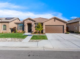 9422 Red Pine Dr, Shafter, CA