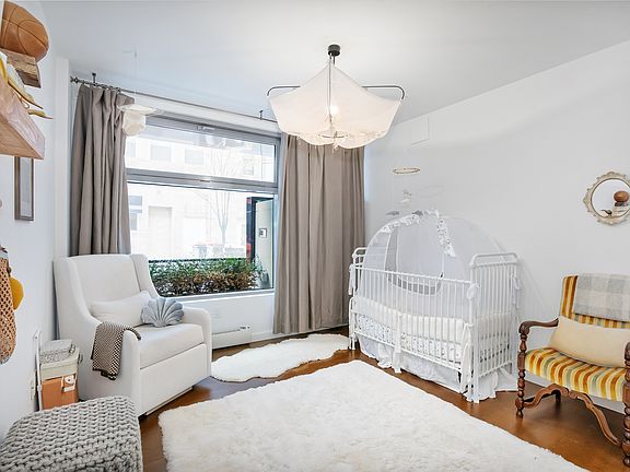 4th image of 138 W 19th St #1