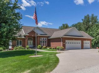 2594 Cottonwood Rd NE, North Liberty, IA 52317