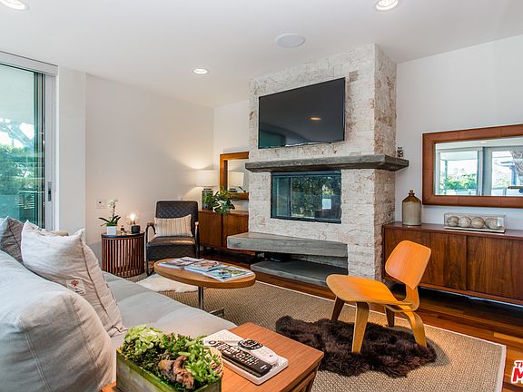 3rd image of 2416 Abbot Kinney Blvd