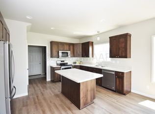 382 Carlsbad Ave, Mapleton, ND 58059