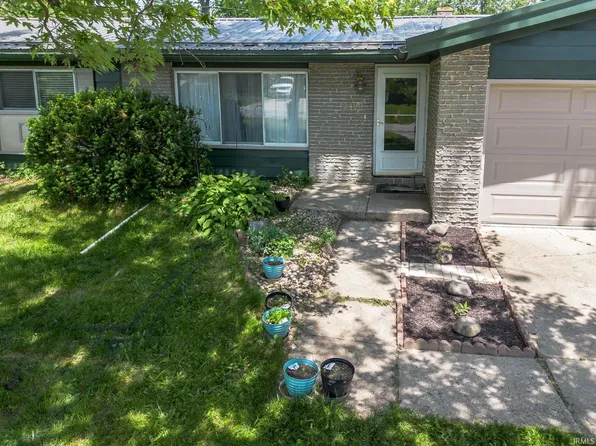 2423 Otsego Dr, Fort Wayne, IN 46825