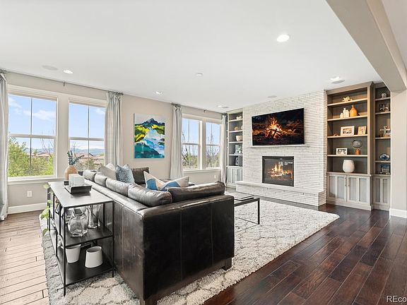 3rd image of 237 Maplehurst Drive