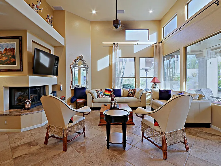 6747 E Eagle Feather Rd — Photo 5