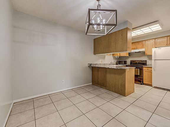 4th image of 1273 N Riverside Ave #3