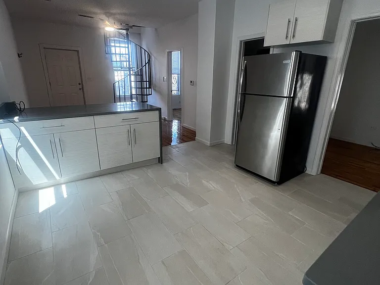 1516 N Greenview Ave #2R — Photo 2