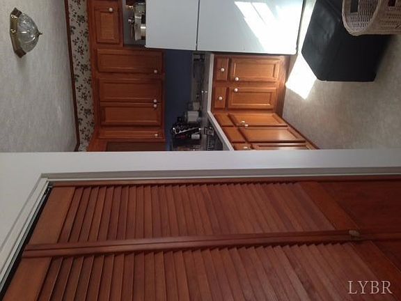5th image of 1020 Moseley Dr #1024