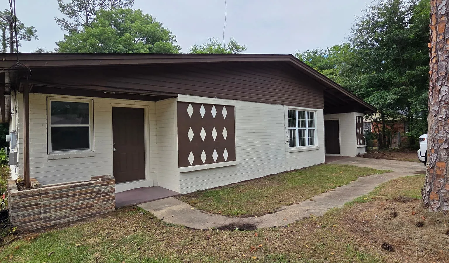 3 bed, 1300 sqft, $1,200 — Photo 1