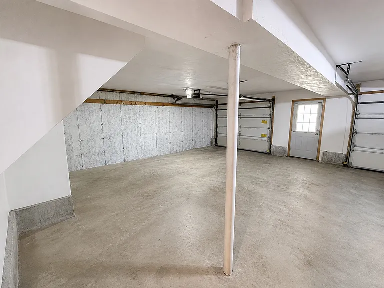 124 Westview Dr — Photo 37