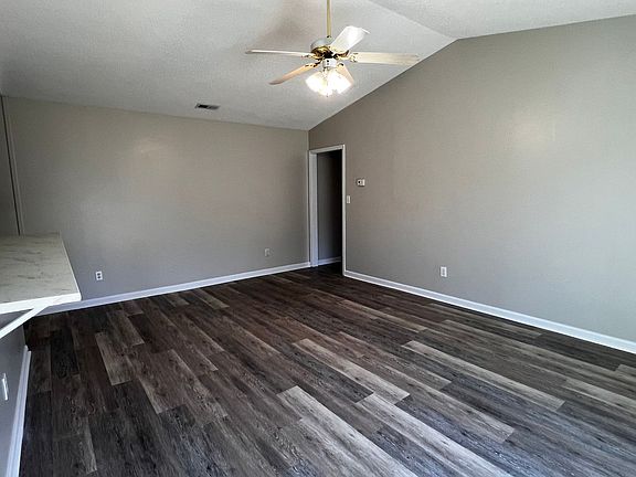 3rd image of 144 Charlton Rd