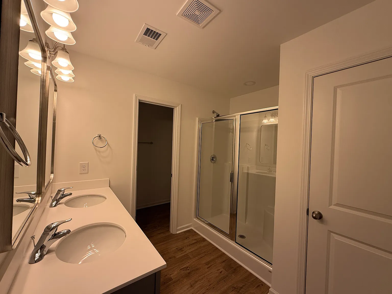 4 bed, 2.5 bath, 2227 sqft, $2,195 — Photo 4