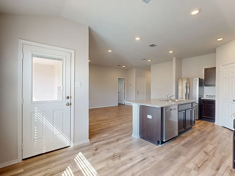 824 Chambray Dr — Photo 16