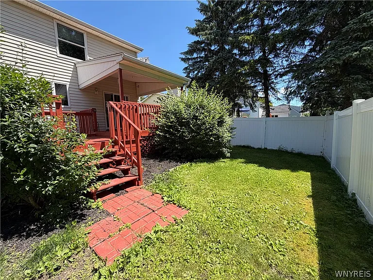 783 N French Rd — Photo 24