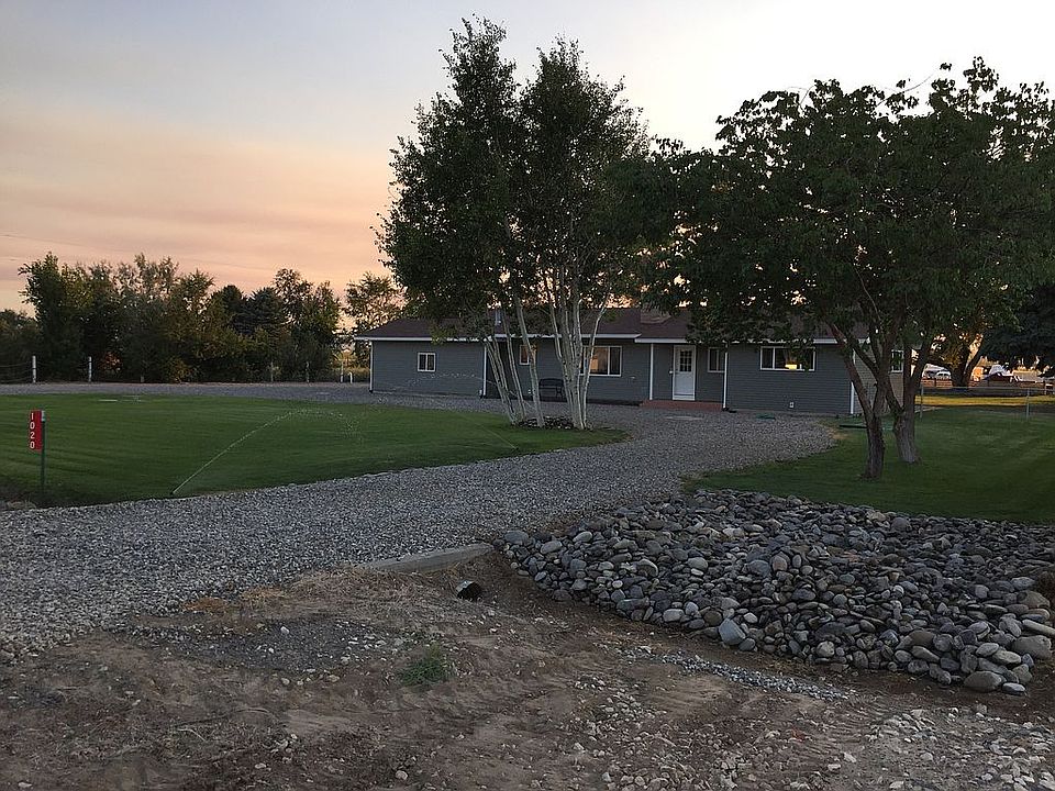Front yard (street view 1)