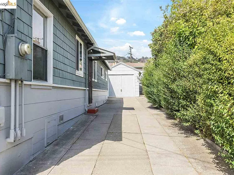 1604 Richmond St — Photo 14