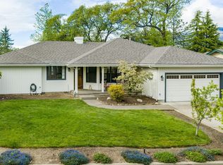 820 E Pebble Beach Dr, Ashland, OR 97520