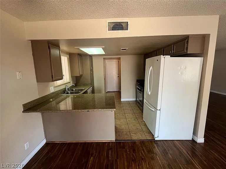914 Scarlet Ridge Dr — Photo 8
