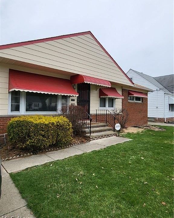 1st image of 885 E 260th St