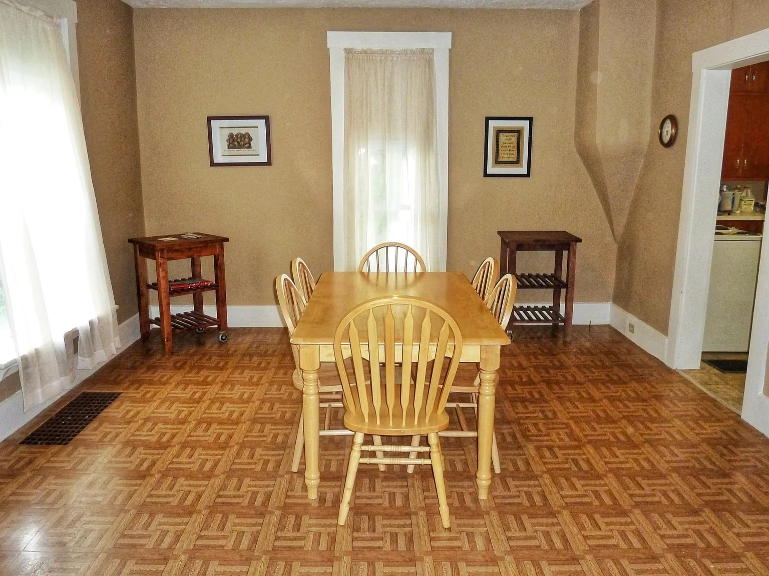 3 bed, 1099 sqft, $1,200 — Photo 4