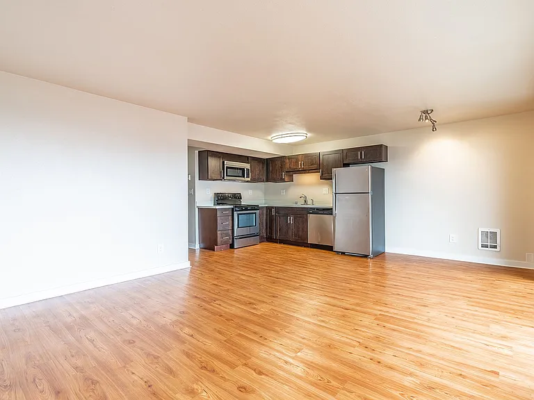 727 Bellevue Ave E — Photo 9