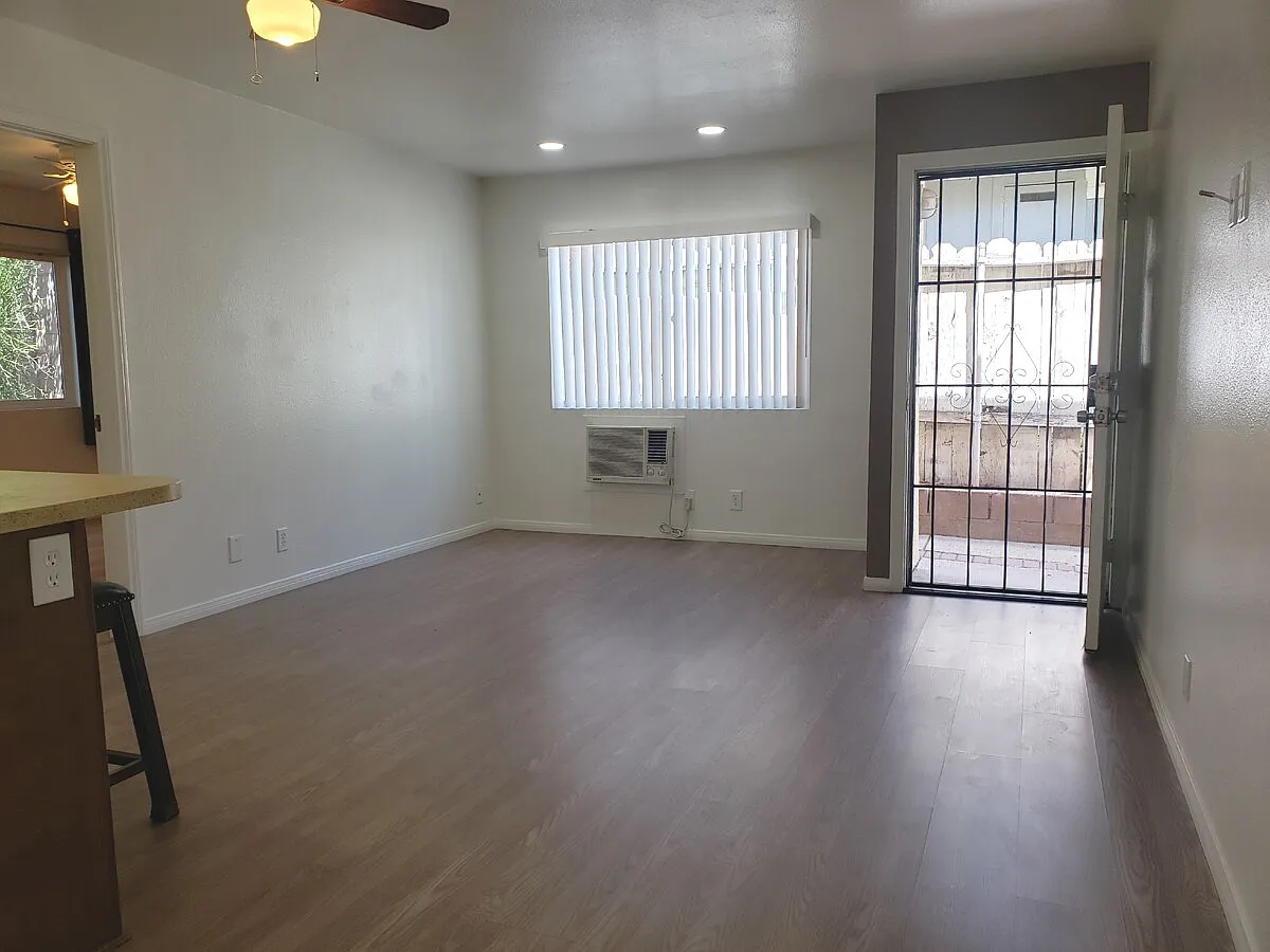 2 bed, 690 sqft, $2,095 — Photo 2